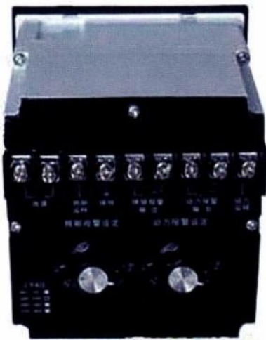 d07853c326898ff155250cb42badbb0d (b) 背部接线端子